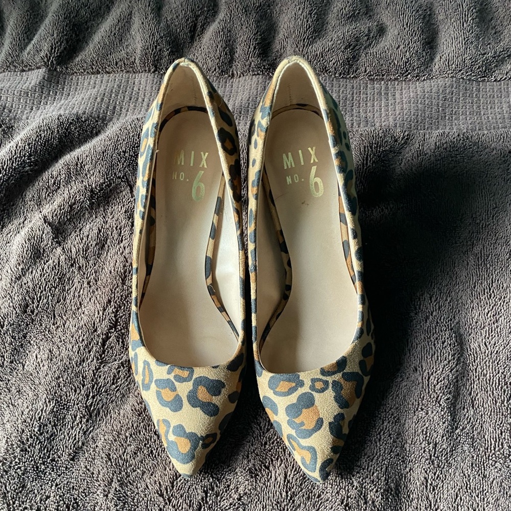 Cheers print high heels